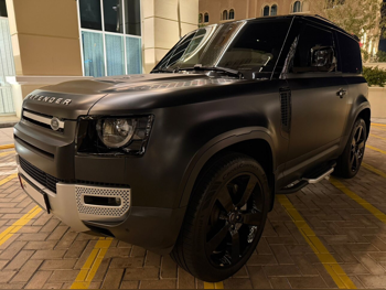 لاند روفر  ديفيندر  90 اتش اس اي  2022  اوتوماتيك  82,000 كم  6 سلندر  دفع رباعي  اس يو في  أسود  تحت الضمان