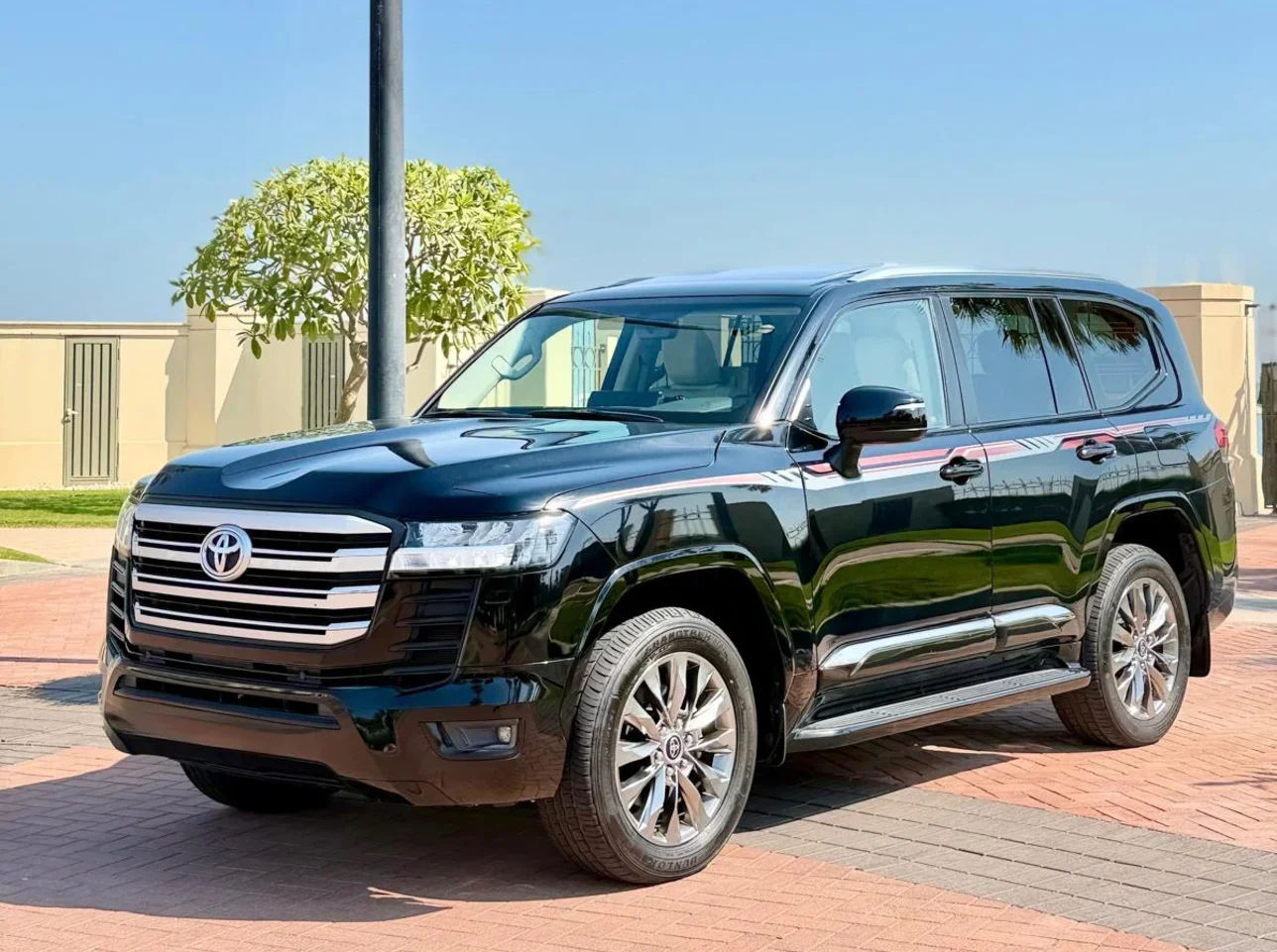 تويوتا  لاند كروزر  جي اكس ار توين توربو  2022  اوتوماتيك  64,000 كم  6 سلندر  دفع رباعي  اس يو في  أسود  تحت الضمان
