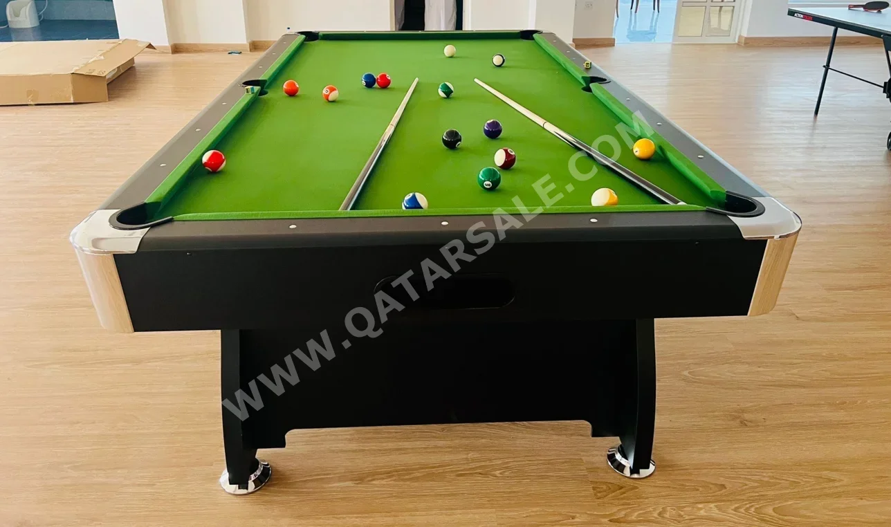أخضر  طاولة بلياردو