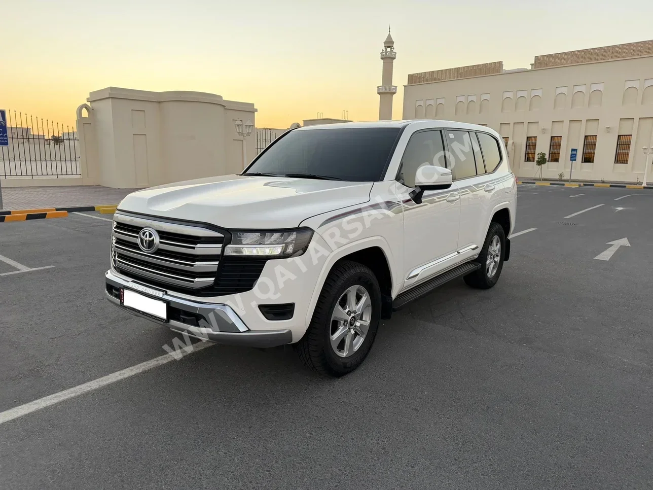 Toyota Land Cruiser GXR 2023 Automatic 128,000 Km 6 Cylinder Four Wheel Drive (4WD) SUV White