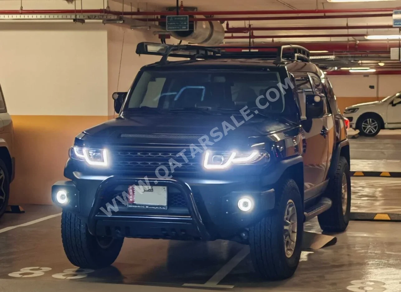 Toyota  FJ Cruiser  2012  Automatic  273,000 Km  6 Cylinder  Four Wheel Drive (4WD)  SUV  Black