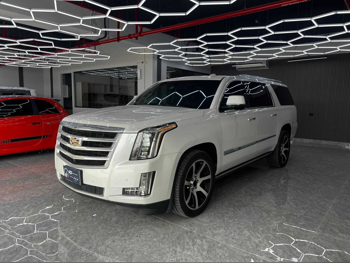 كاديلاك  اسكيليد  بريميم  2016  اوتوماتيك  130,000 كم  8 سلندر  دفع رباعي  اس يو في  أبيض