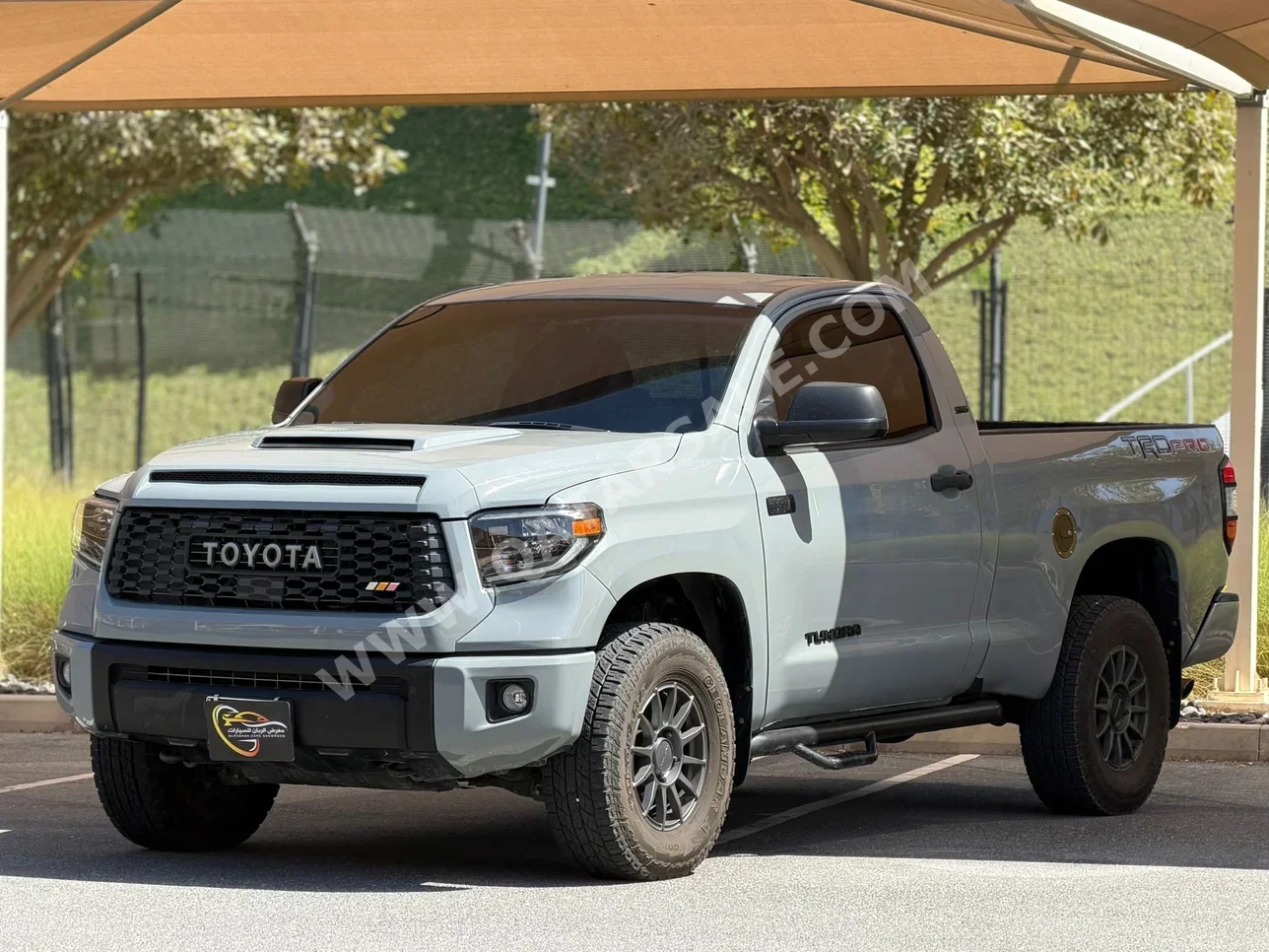 Toyota  Tundra  TRD  2016  Automatic  185,000 Km  8 Cylinder  Four Wheel Drive (4WD)  Pick Up  Gray