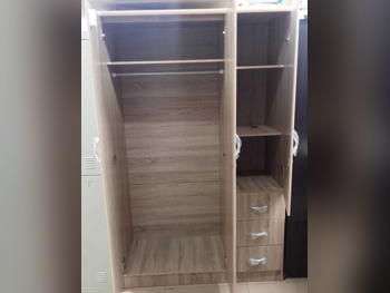 خزائن ودواليب الملابس والزينة - خزائن