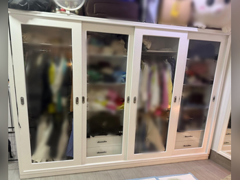 خزائن ودواليب الملابس والزينة - خزائن  - أبيض