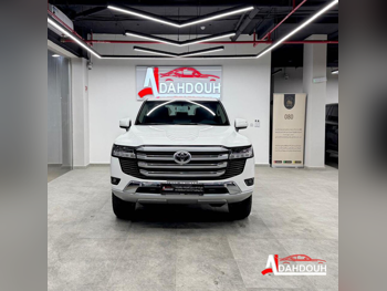 تويوتا  لاند كروزر  جي اكس  2025  اوتوماتيك  38,000 كم  6 سلندر  دفع رباعي  اس يو في  أبيض  تحت الضمان