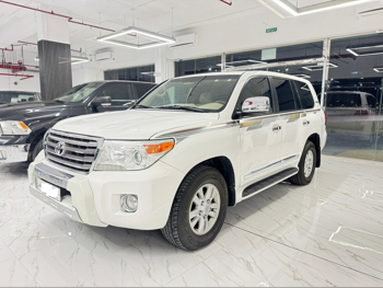 تويوتا  لاند كروزر  جي اكس ار  2013  اوتوماتيك  245,000 كم  8 سلندر  دفع رباعي  اس يو في  أبيض