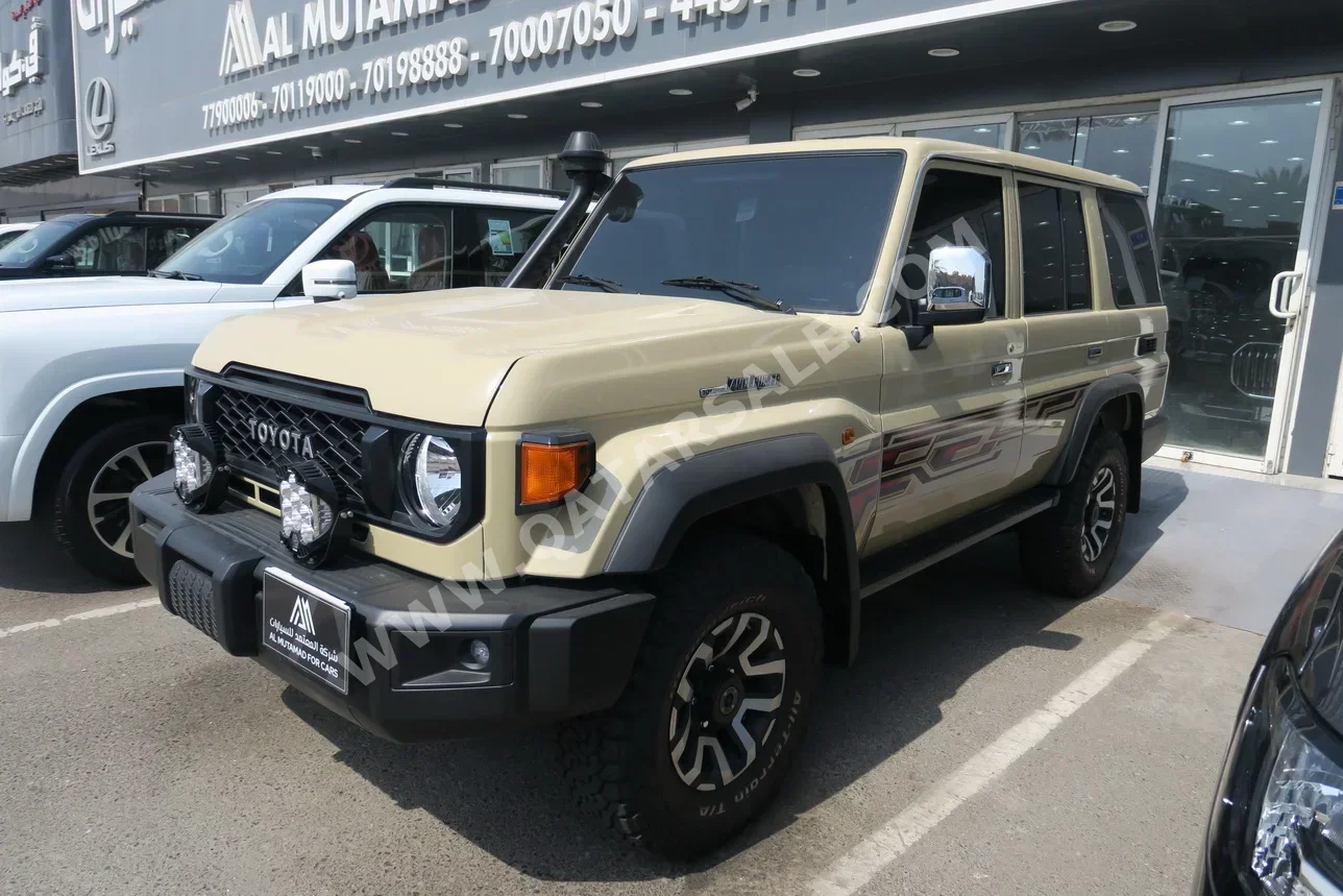 تويوتا  لاند كروزر  هارد توب  2025  اوتوماتيك  5,000 كم  6 سلندر  دفع رباعي  اس يو في  بيج  تحت الضمان