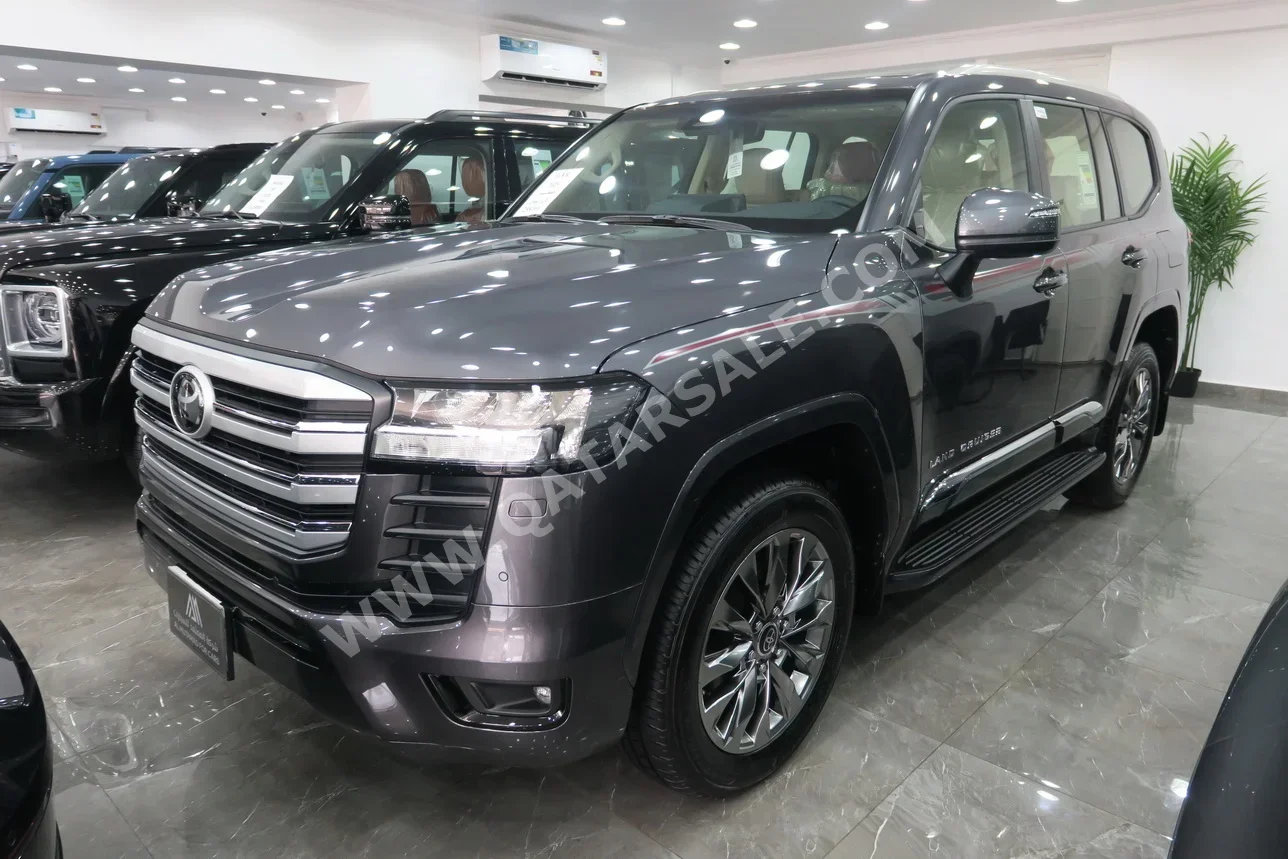 تويوتا  لاند كروزر  جي اكس ار  2025  اوتوماتيك  0 كم  6 سلندر  دفع رباعي  اس يو في  رمادي  تحت الضمان