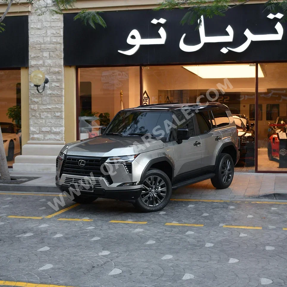 لكزس  جي اكس  550  2024  اوتوماتيك  33,070 كم  6 سلندر  دفع رباعي  اس يو في  رمادي  تحت الضمان