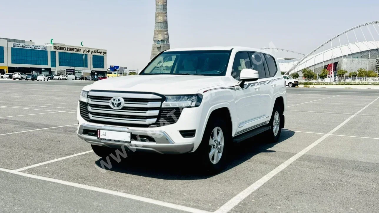 تويوتا لاند كروزر جي اكس ار 2024 اوتوماتيك 60,000 كم 6 سلندر دفع رباعي اس يو في أبيض تحت الضمان