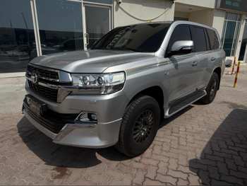 تويوتا  لاند كروزر  في اكس ار  2016  اوتوماتيك  295,000 كم  8 سلندر  دفع رباعي  اس يو في  فضي