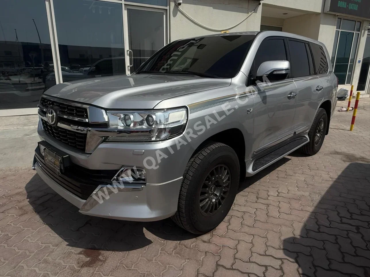 تويوتا لاند كروزر في اكس ار 2016 اوتوماتيك 295,000 كم 8 سلندر دفع رباعي اس يو في فضي