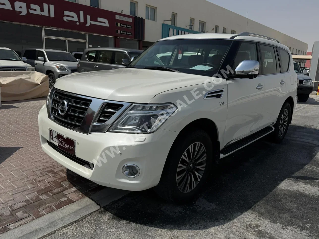Nissan Patrol Platinum 2015 Automatic 202,000 Km 8 Cylinder Four Wheel Drive (4WD) SUV White