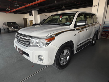 Toyota  Land Cruiser  VXR  2014  Automatic  327,000 Km  8 Cylinder  Four Wheel Drive (4WD)  SUV  White