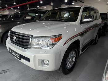 Toyota  Land Cruiser  GXR  2013  Automatic  352,000 Km  8 Cylinder  Four Wheel Drive (4WD)  SUV  White