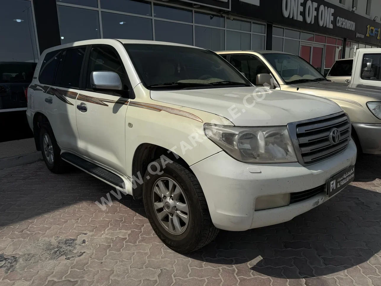 تويوتا  لاند كروزر  جي اكس  2011  اوتوماتيك  421,000 كم  6 سلندر  دفع رباعي  اس يو في  أبيض