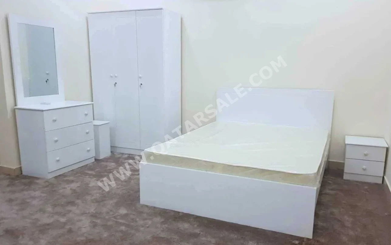 أطقم غرف نوم - لايف ستايل  - طقم مكون من 4 قطع  - أبيض