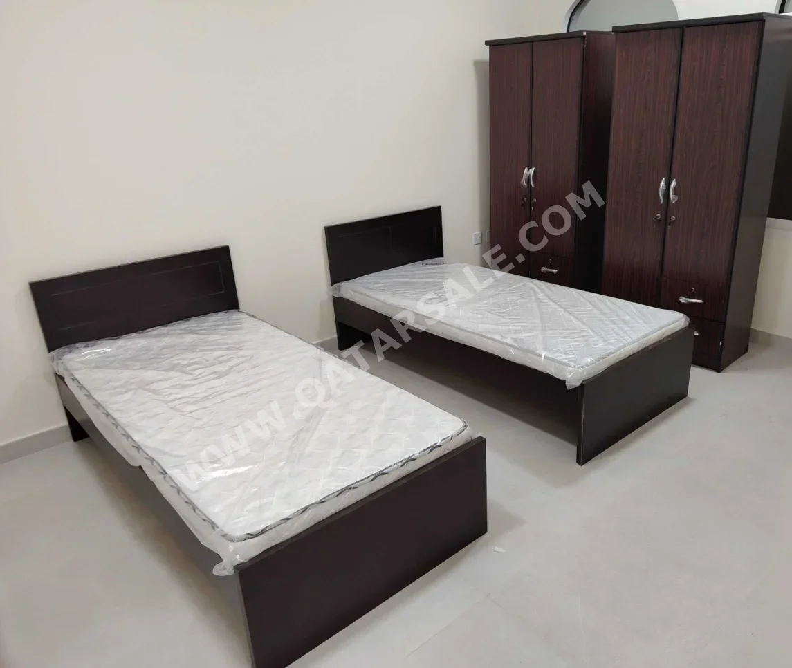 أطقم غرف نوم - قطر ديزاين - طقم مكون من قطعتين - بنى