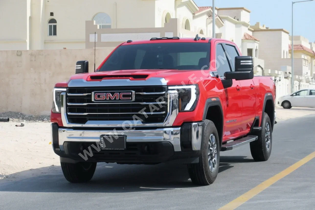 جي ام سي سييرا 2500 HD 2025 اوتوماتيك 4,000 كم 8 سلندر دفع رباعي بيكب أحمر تحت الضمان