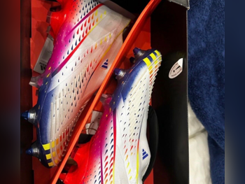 أحذية رياضية اديداس \  كرة القدم  للجنسين  قياس 41