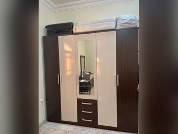 خزائن ودواليب الملابس والزينة - بان ايماريتس - خزائن - بنى