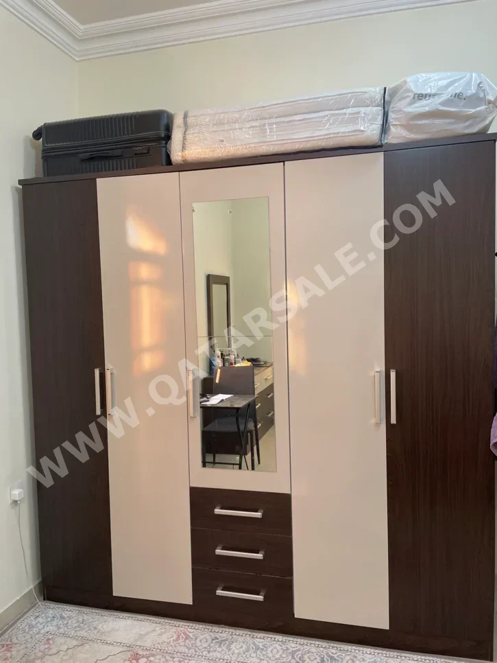 خزائن ودواليب الملابس والزينة - بان ايماريتس - خزائن - بنى