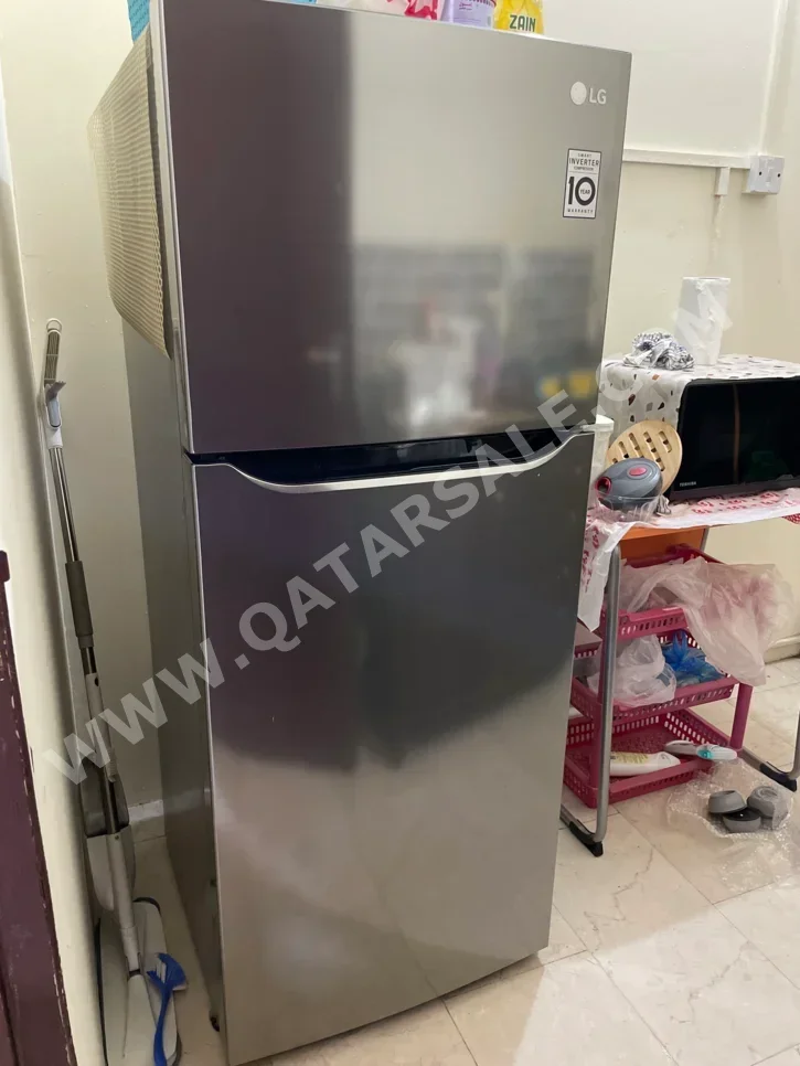 ال جي  ثلاجة بفريزر علوي  - اللون الرمادي
