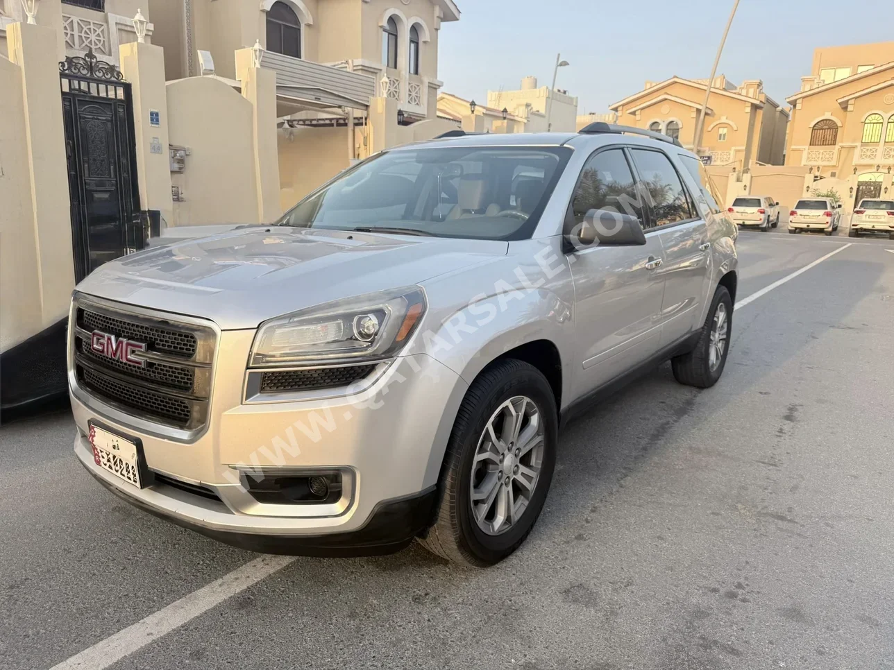 GMC  Acadia  2015  Automatic  130,000 Km  6 Cylinder  All Wheel Drive (AWD)  SUV  Silver