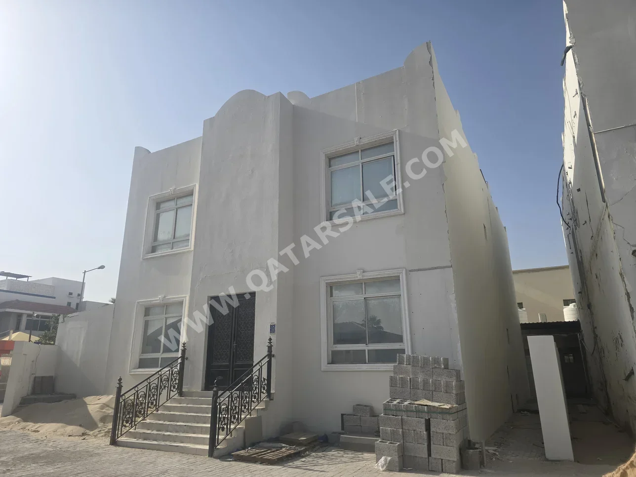 خدمية  - غير مفروشة  - الدوحة  - السد  - 10 غرف نوم