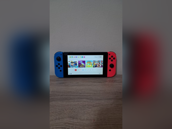 اجهزة العاب الفديو - نينتندو  - سويتش  -تشمل أجهز تحكم: 1