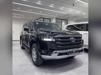 تويوتا  لاند كروزر  جي اكس  2025  اوتوماتيك  10,000 كم  6 سلندر  دفع رباعي  اس يو في  أسود  تحت الضمان