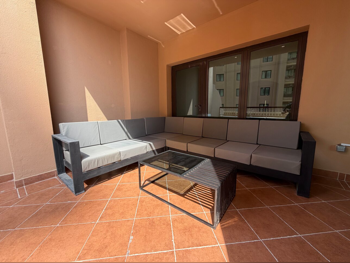 أثاث اخارجي - اللون الرمادي - طاولة مع كراسي -عدد المقاعد 6