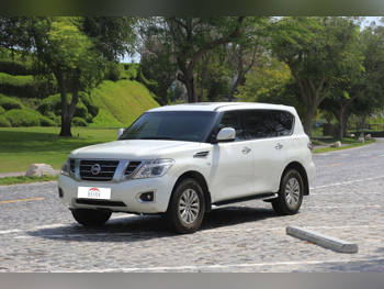 نيسان  باترول  ال اي  2017  اوتوماتيك  235,000 كم  8 سلندر  دفع رباعي  اس يو في  أبيض