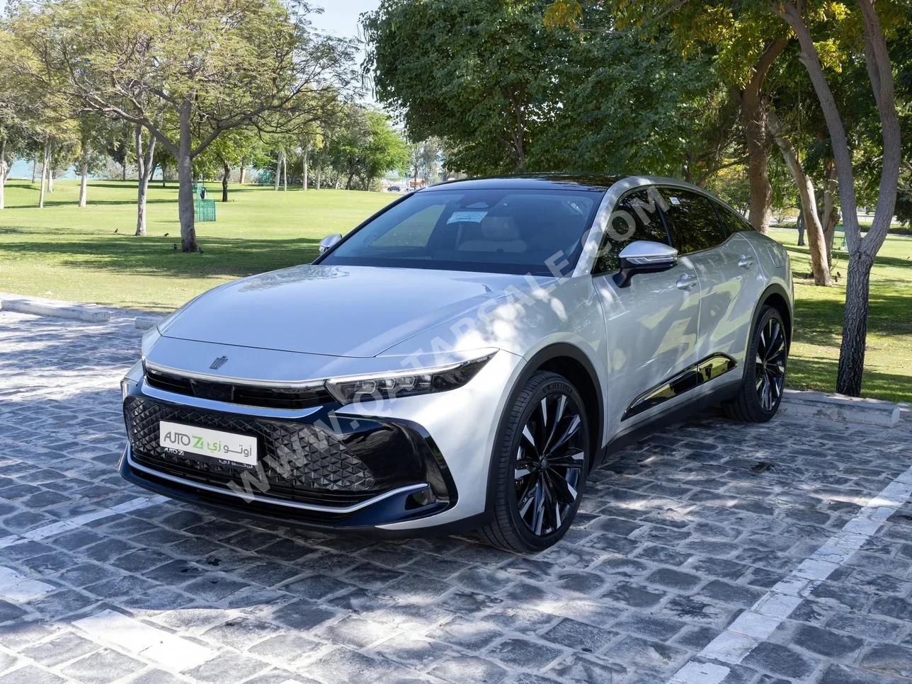 Toyota Crown Hybrid 2023 Automatic 20,000 Km 4 Cylinder All Wheel Drive (AWD) Sedan Gray With Warranty