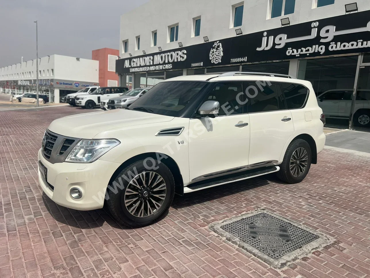 Nissan  Patrol  Platinum  2014  Automatic  112,000 Km  8 Cylinder  Four Wheel Drive (4WD)  SUV  White
