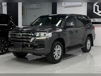 تويوتا  لاند كروزر  جي اكس ار  2021  اوتوماتيك  142,000 كم  6 سلندر  دفع رباعي  اس يو في  رمادي