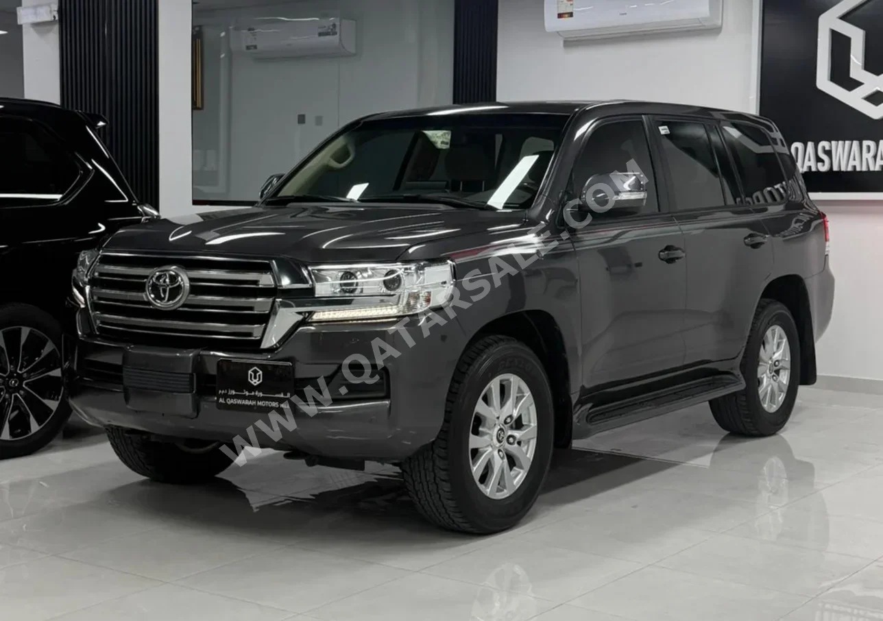 تويوتا  لاند كروزر  جي اكس ار  2021  اوتوماتيك  142,000 كم  6 سلندر  دفع رباعي  اس يو في  رمادي