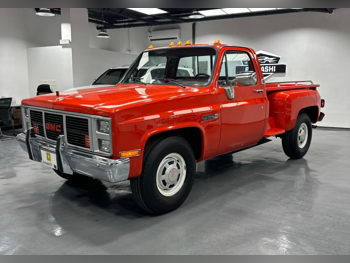 GMC  Sierra  3500  1984  Manual  16,977 Km  8 Cylinder  Four Wheel Drive (4WD)  Pick Up  Red