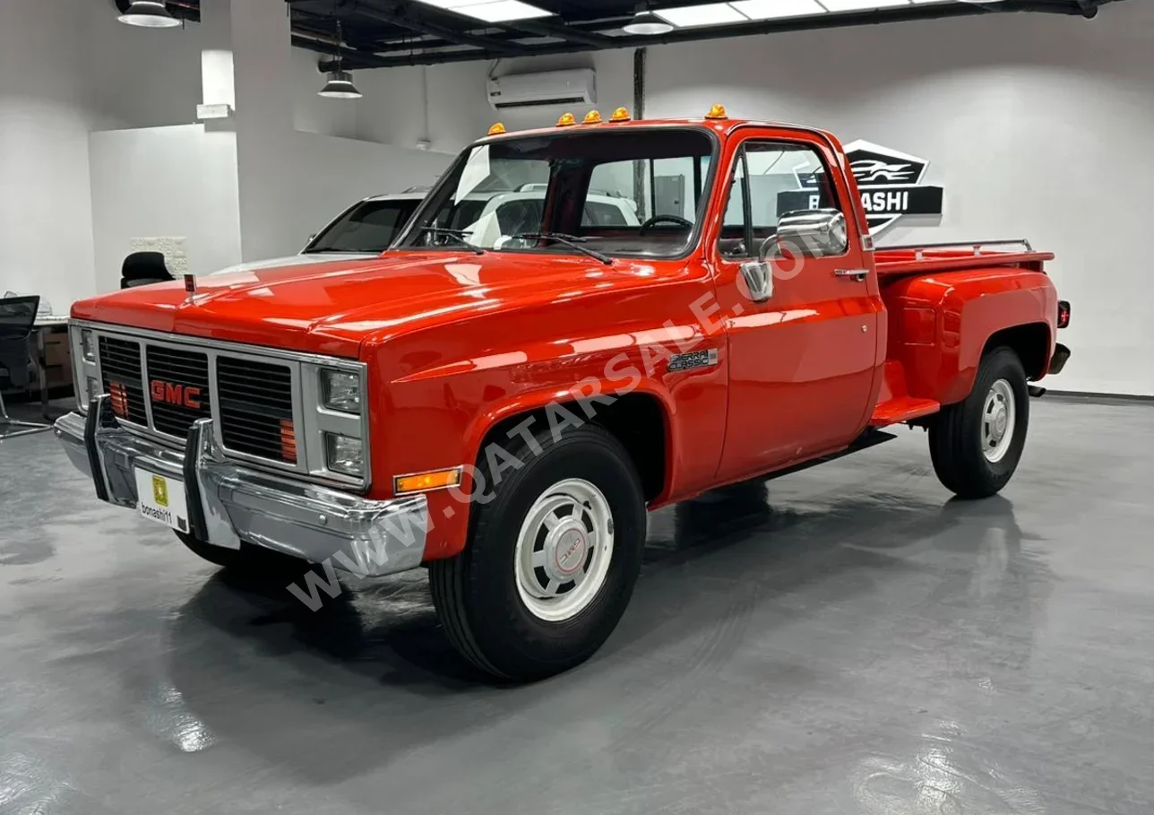GMC Sierra 3500 1984 Manual 16,977 Km 8 Cylinder Four Wheel Drive (4WD) Pick Up Red