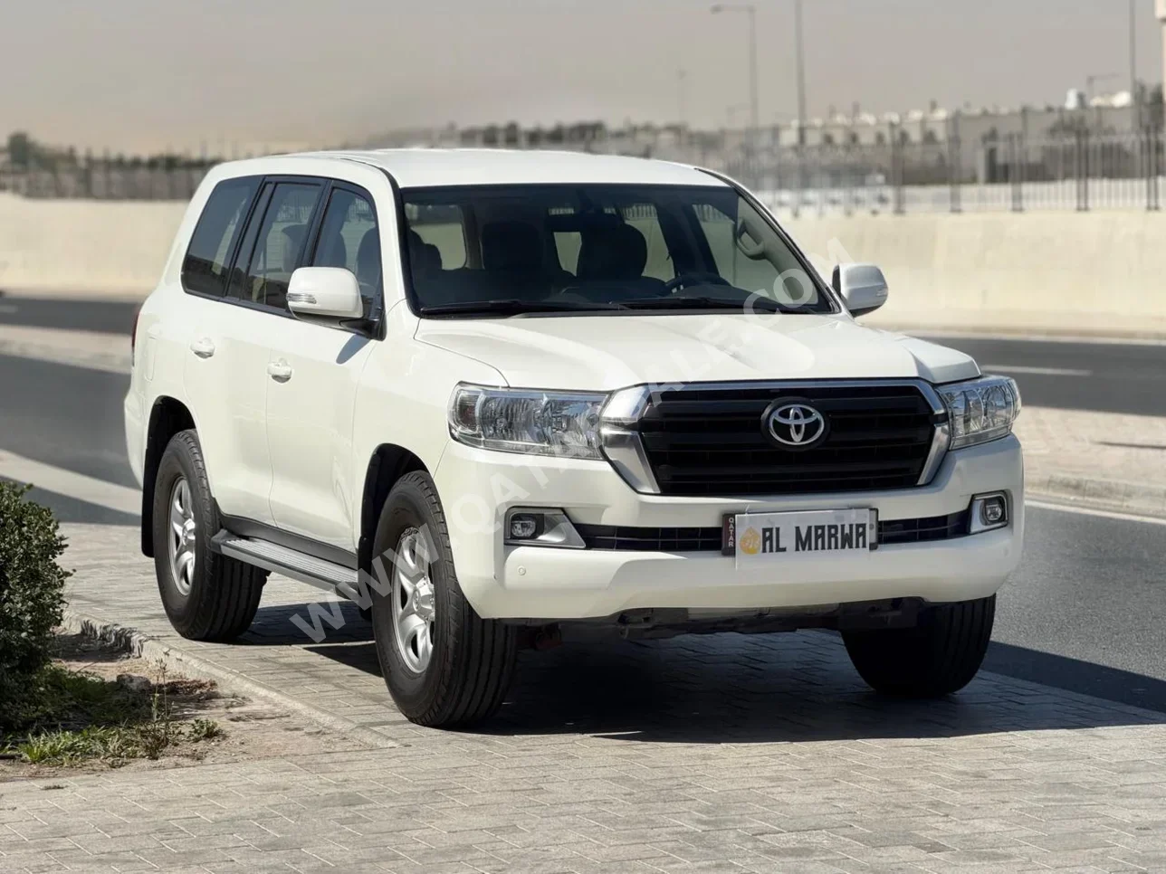 Toyota  Land Cruiser  GX  2021  Automatic  89,000 Km  6 Cylinder  Four Wheel Drive (4WD)  SUV  White