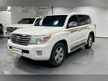 Toyota  Land Cruiser  VXR  2013  Automatic  239,724 Km  8 Cylinder  Four Wheel Drive (4WD)  SUV  White