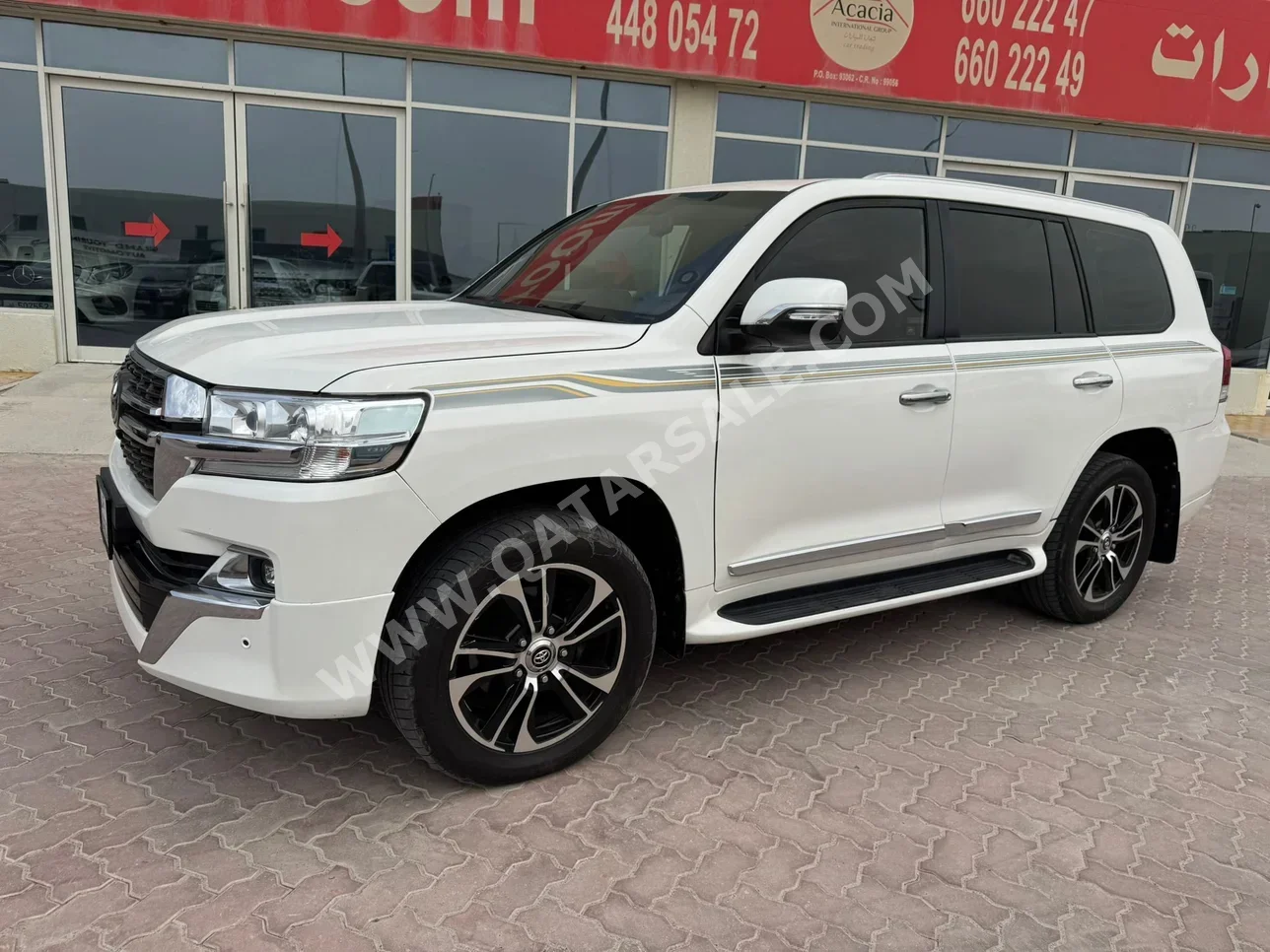 تويوتا لاند كروزر في اكس ار 2016 اوتوماتيك 305,000 كم 8 سلندر دفع رباعي اس يو في أبيض