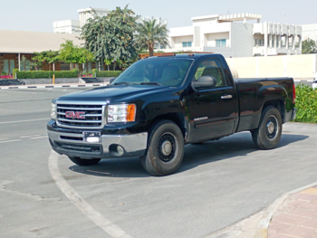 GMC  Sierra  2013  Automatic  370,000 Km  8 Cylinder  Four Wheel Drive (4WD)  Pick Up  Black