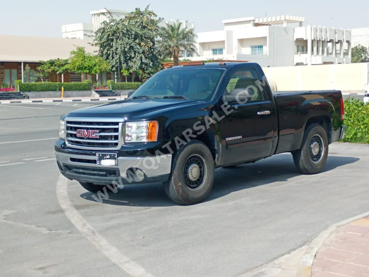 GMC  Sierra  2013  Automatic  370,000 Km  8 Cylinder  Four Wheel Drive (4WD)  Pick Up  Black