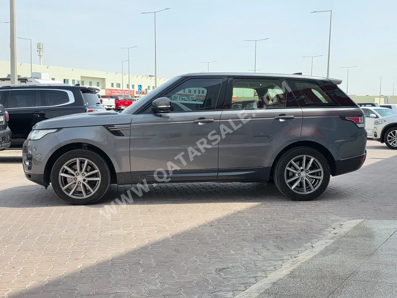 لاند روفر  رنج روفر  اتش اس اي  2017  اوتوماتيك  98,000 كم  6 سلندر  دفع رباعي  اس يو في  رمادي