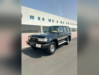 Toyota  Land Cruiser  VXR  1997  Manual  440,400 Km  8 Cylinder  Four Wheel Drive (4WD)  SUV  Black