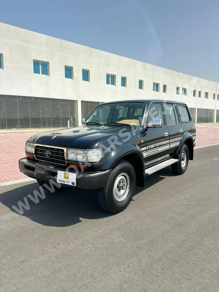 تويوتا  لاند كروزر  في اكس ار  1997  عادي  440,400 كم  8 سلندر  دفع رباعي  اس يو في  أسود