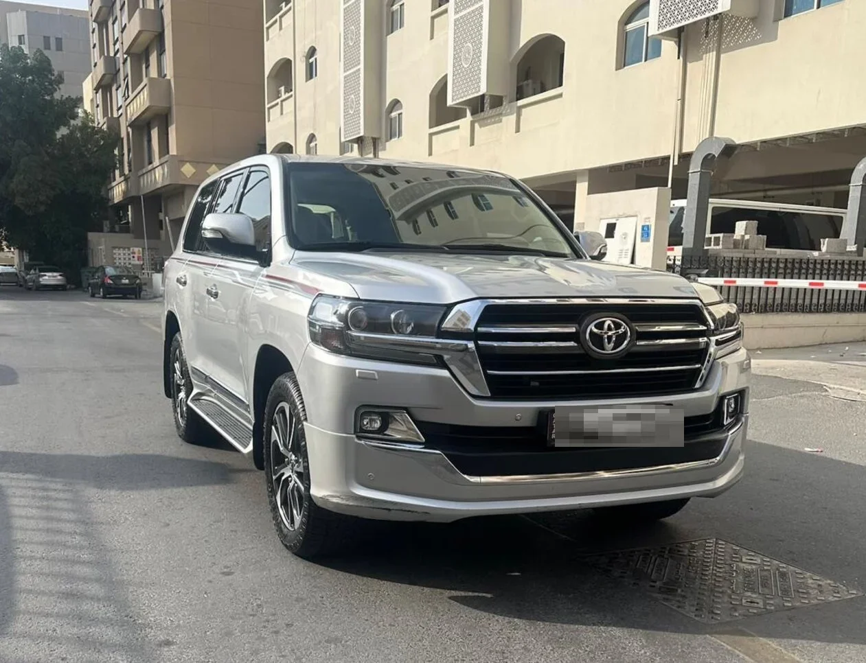 Toyota Land Cruiser GXR- Grand Touring 2020 Automatic 200,000 Km 8 Cylinder Four Wheel Drive (4WD) SUV Silver