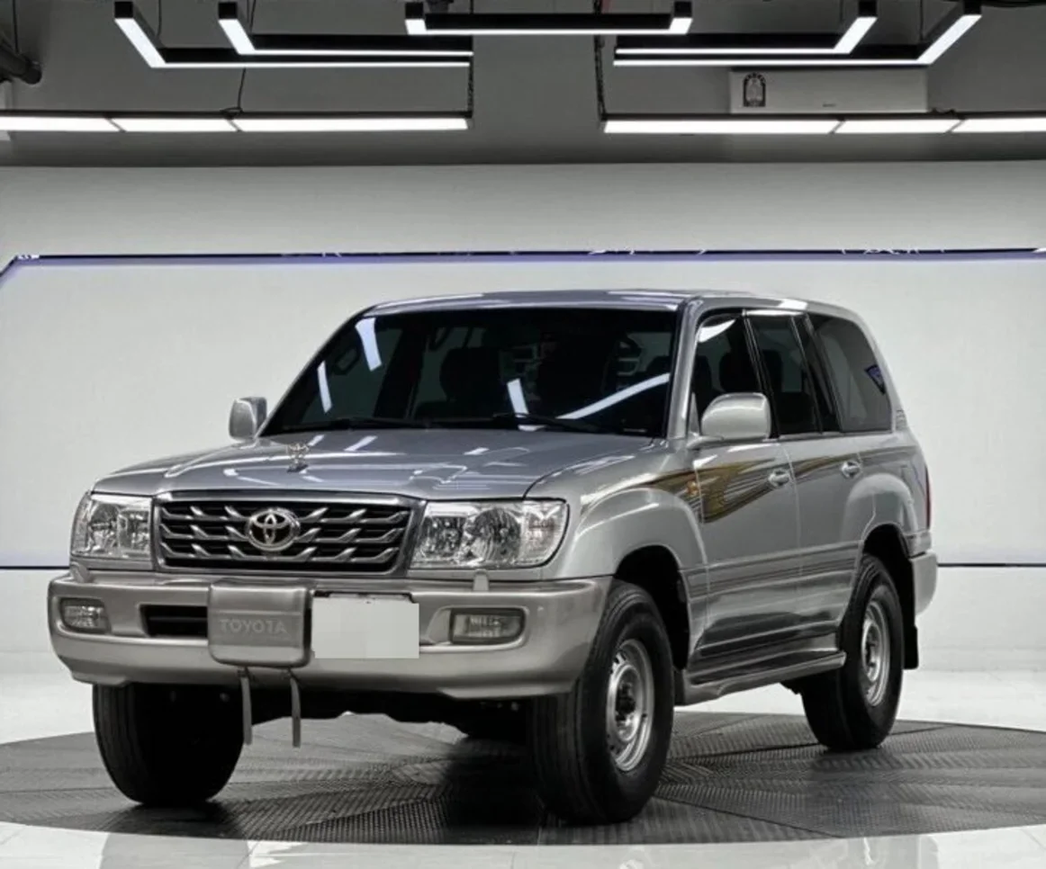 Toyota  Land Cruiser  VXR Limited  2007  Manual  505,000 Km  8 Cylinder  Four Wheel Drive (4WD)  SUV  Silver